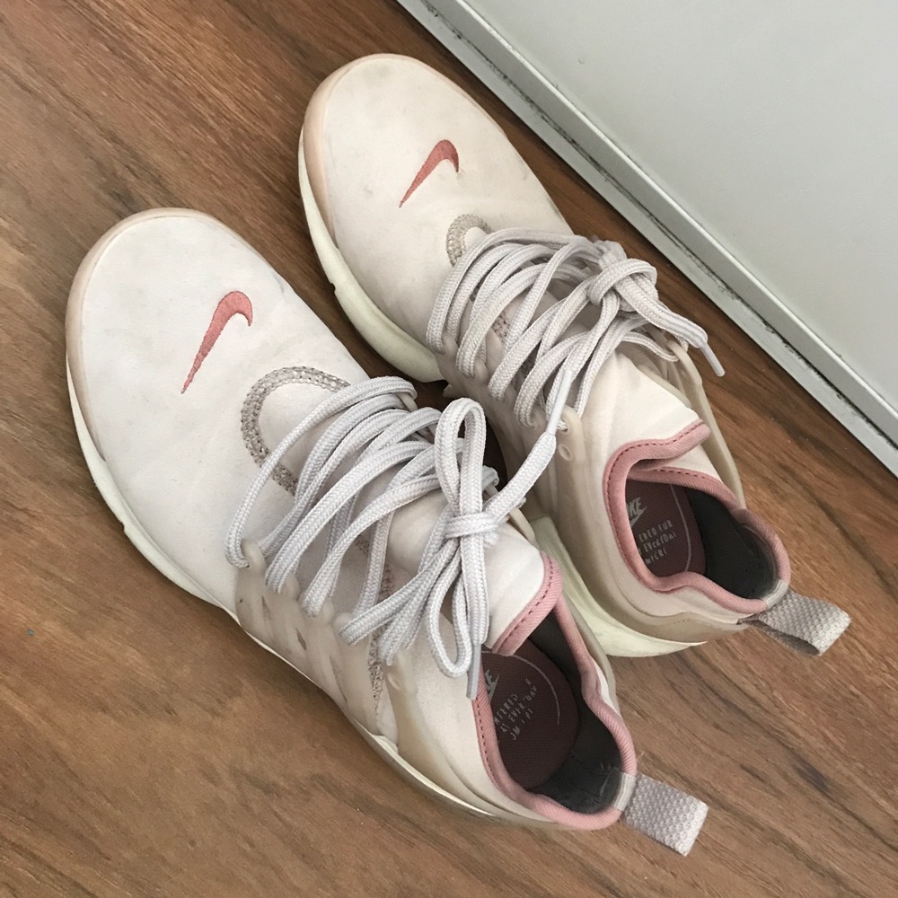 Pink nike prestos